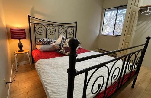 Fleetwood House | Beautiful Cozy Private Room in Surrey (60% Off- Year End Discount)