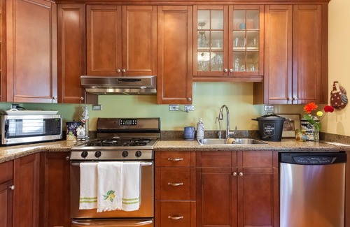 Kitsilano House | Beautiful, cozy & very clean 3BR in Posh Kitsilano, a must!