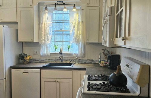 Bangor House | Beautiful, Cozy Victorian B & B in historic Bangor with WiFi and AC