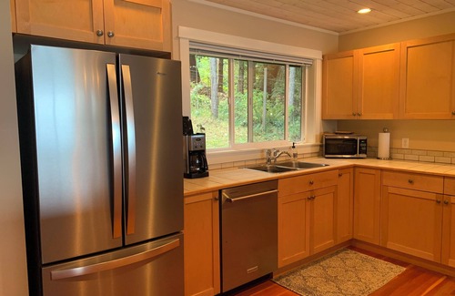 Salt Spring Island House | Beautiful craftsman ocean view home. Fabulous sunsets, walk to beach and hiking