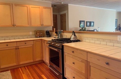 Salt Spring Island House | Beautiful craftsman ocean view home. Fabulous sunsets, walk to beach and hiking
