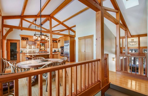 Hayward Cabin | Beautiful Craftsman Style Lake Home