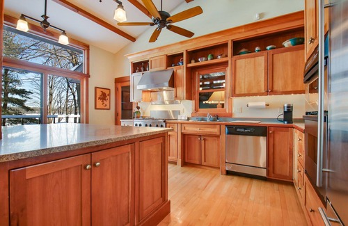 Hayward Cabin | Beautiful Craftsman Style Lake Home