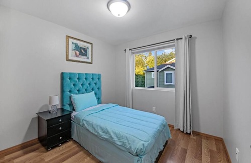 Holly Villa | Beautiful craftsman style 4BDs, 2.5Baths Townhome