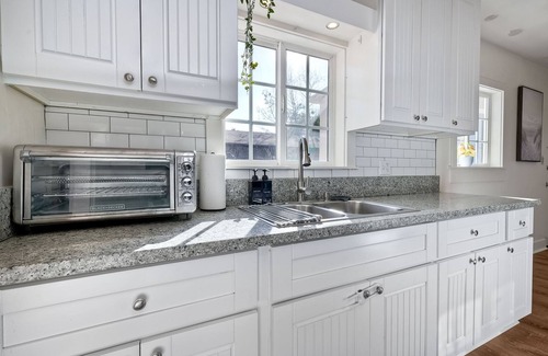 Lemon Grove House | Beautiful Craftsman home w/putting green, king size bed-10 min from Balboa Park