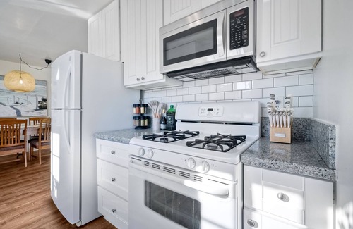Lemon Grove House | Beautiful Craftsman home w/putting green, king size bed-10 min from Balboa Park