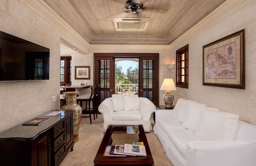 Diamond Valley Resort | Beautiful Crane Residences: A One Bedroom Standard Room with a Roof Top Pool