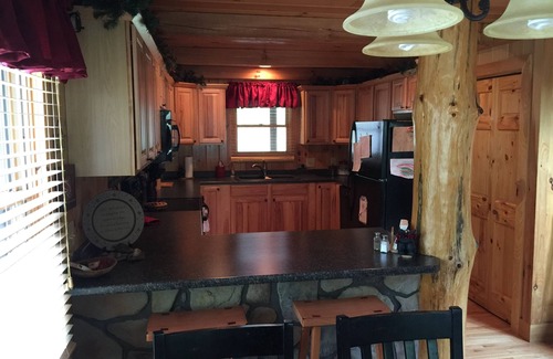 Robbinsville Cabin | Beautiful Creekside Cabin 3 Bedroom Robbinsville, NC Perfect Family Location!