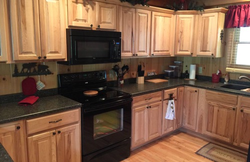 Robbinsville Cabin | Beautiful Creekside Cabin 3 Bedroom Robbinsville, NC Perfect Family Location!