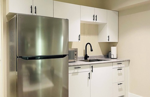 Dundarave House | Beautiful Crystal Energy Suite/4min sea/20min downtown/welcome Pets
