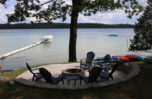 Hillman House | Beautiful, Crystal Clear Lake, Right on the Beach, Very Clean & Family Friendly!