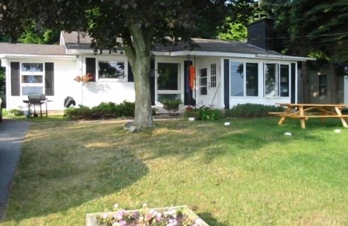 Beulah House | Beautiful Crystal Lake at Our Casa De Lago