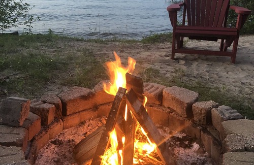 Beulah House | Beautiful Crystal Lake at Our Casa De Lago