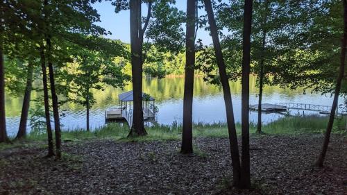 Henderson House | Beautiful Custom-built, Lodge-like Kerr Lake Home, non-smoking