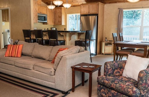 North Fork House | BEAUTIFUL CUSTOM CABIN Near Bass Lake and Yosemite