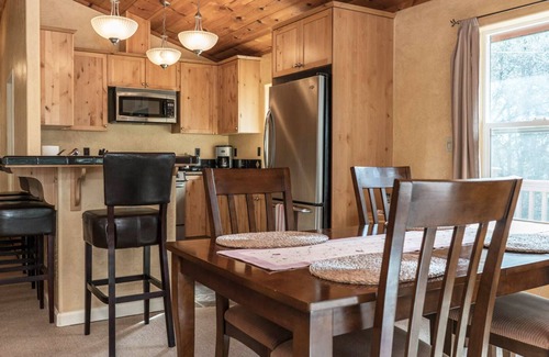 North Fork House | BEAUTIFUL CUSTOM CABIN Near Bass Lake and Yosemite