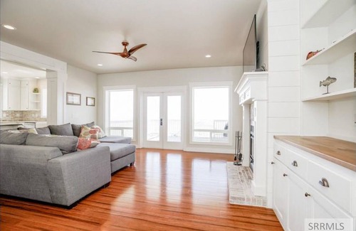 Idaho Falls House | Beautiful custom home overlooking the Snake River valley