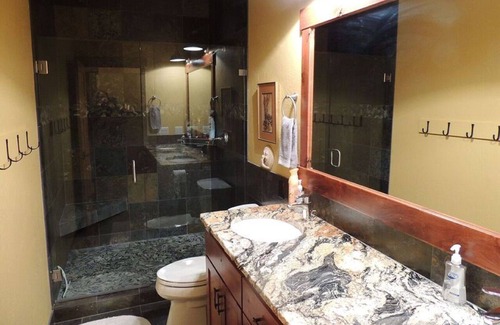 Davenport House | Beautiful Custom Home at Lake Roosevelt 2 Private Acres! Awesome Views! 12+