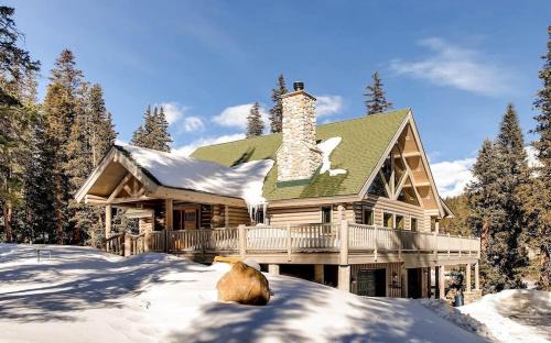 Valley of the Sun House | Beautiful Custom Log Cabin with Mountain Views, Pool Table & Hot Tub - The Claim