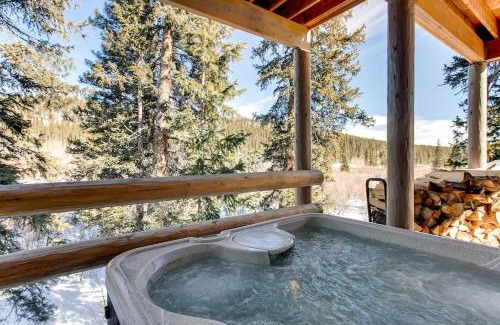 Valley of the Sun House | Beautiful Custom Log Cabin with Mountain Views, Pool Table & Hot Tub - The Claim