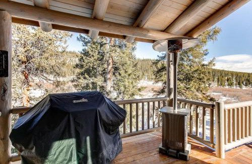 Valley of the Sun House | Beautiful Custom Log Cabin with Mountain Views, Pool Table & Hot Tub - The Claim