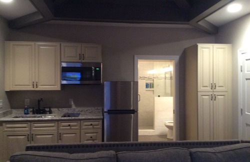 Commonwealth House | Beautiful Custom Renovated Downtown Bungalow!