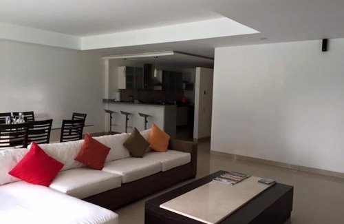 Granjas del Marques Apartment | Beautiful Depa with Jacuzzi