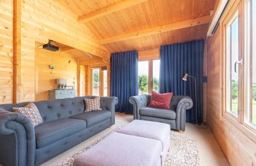 Hartpury House | Beautiful Danford House & Lodge with Hot Tub
