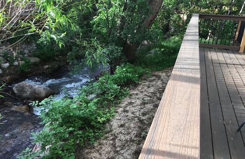 Broadmoor Cabin | Beautiful deck DIRECTLY on CREEK! * CENTRAL AIR * Walk to the Broadmoor