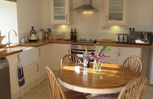 Camborne Cottage | Beautiful detached cottage with far-reaching panoramic views, parking & Wi-fi