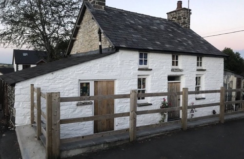 Bontnewydd Cottage | Beautiful detached Welsh country cottage