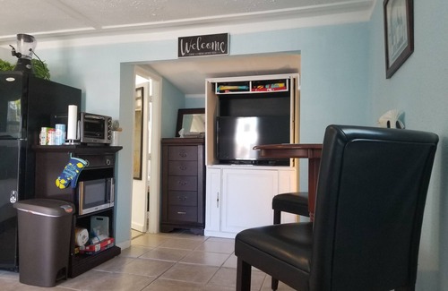 Palm Harbor Apartment | Beautiful Detached Remodeled Cottage Studio/Downtown Palm Harbor.NON FLOOD Zone