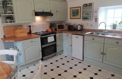Kinross Cottage | Beautiful, detatched 300 year old, fully renovated cottage with country views