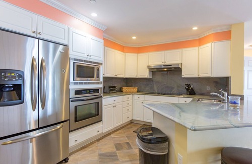 Old Orchard Beach Condo | Beautiful Direct Ocean Front 2 bedroom w/ private balcony