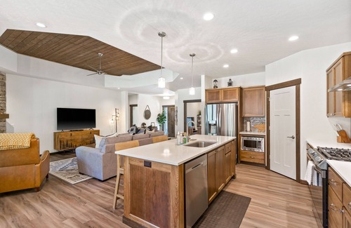 Priest River House | Beautiful dog-friendly home close to river w/central AC, deck, W/D, RV parking