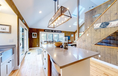 Chilmark House | Beautiful dog-friendly home with water view, balcony & washer/dryer