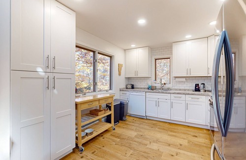 Mountain Acres House | Beautiful dog-friendly house w/fireplace, firepit, bbq, deck, patio, w/d, wifi