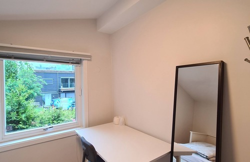 Skedsmo House | Beautiful Double Bed in DT Serene Villa near Oslo | Lillestrøm K5