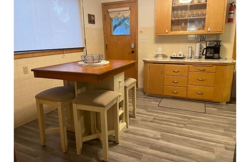 Manitowoc House | Beautiful downstairs unit.