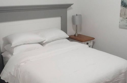 New London Apartment | Beautiful Downtown Apartment Near Entertainment and Dining