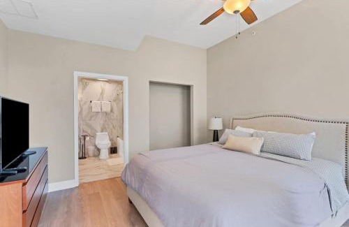 South Eola House | Beautiful Downtown Condo 1 Bed 1 Bath