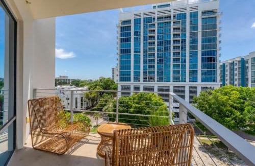 South Eola House | Beautiful Downtown Condo 1 Bed 1 Bath