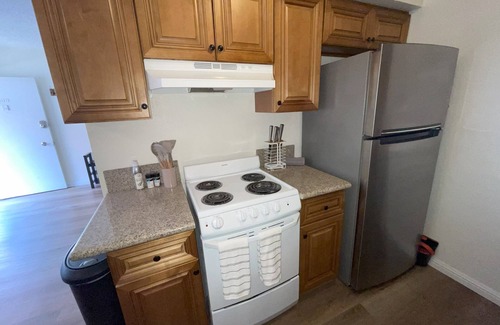 West Gateway Apartment | Beautiful Downtown Long Beach Retreat w/Parking and WiFi