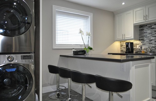 Alexandra Park Apartment | Beautiful Downtown Toronto Suite - Heart of Queen West-Entire 2nd Floor-Monthly