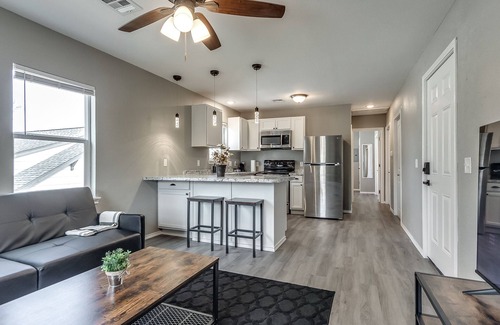 Bartlesville House | Beautiful Downtown modern 1 BR. 1 BA Washer+ Dryer