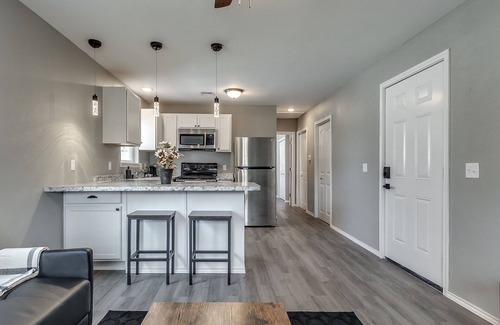 Bartlesville House | Beautiful Downtown modern 1 BR. 1 BA Washer+ Dryer