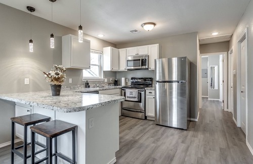 Bartlesville House | Beautiful Downtown modern 1 BR. 1 BA Washer+ Dryer