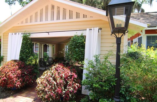 Duckpond House | Beautiful Downtown 2 BR Home w/Yard
