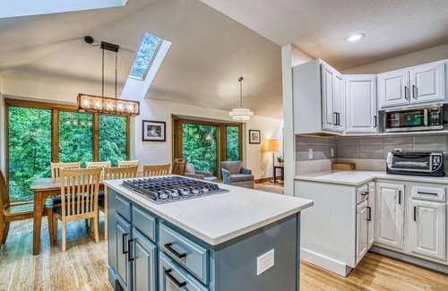 Grantham House | Beautiful Eastman Home