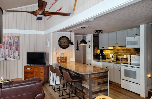 Bellaire House | Beautiful End Unit Condo with Pool - Discounted Summer Dates Remain!